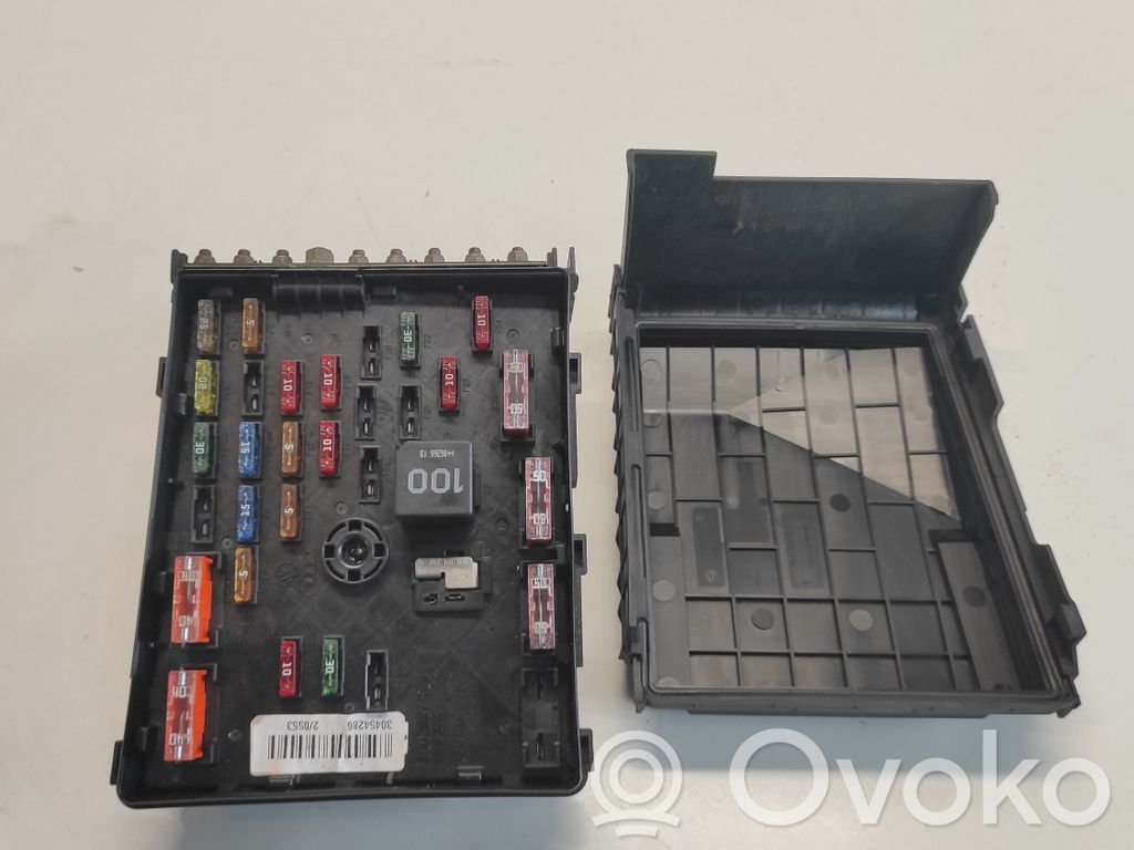 Volkswagen PASSAT B6 Fuse module 