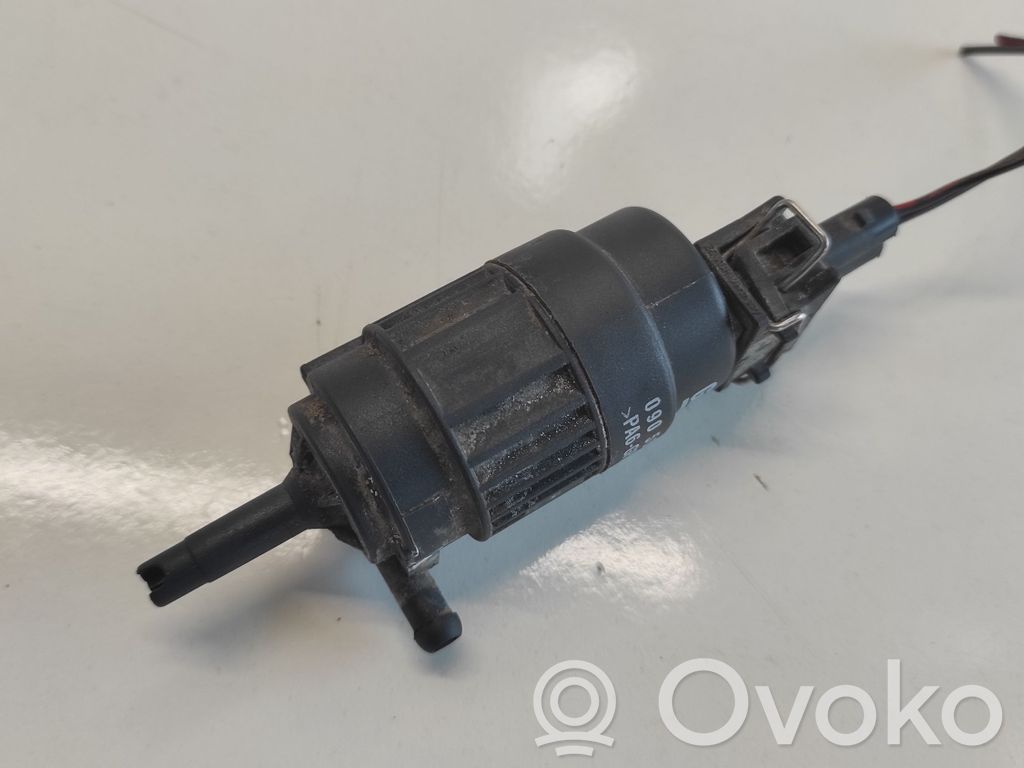 Opel Vectra B Windscreen/windshield washer pump 