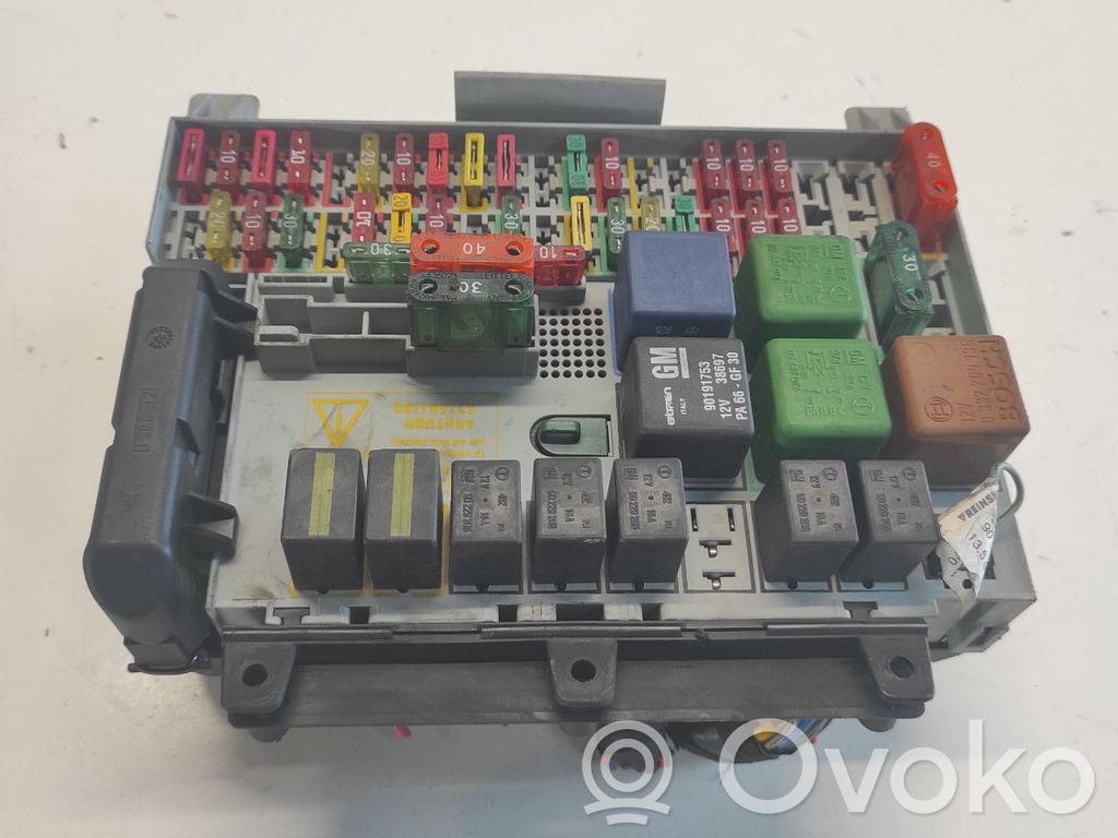 Opel Vectra B Saugiklių dėžė (komplektas) 