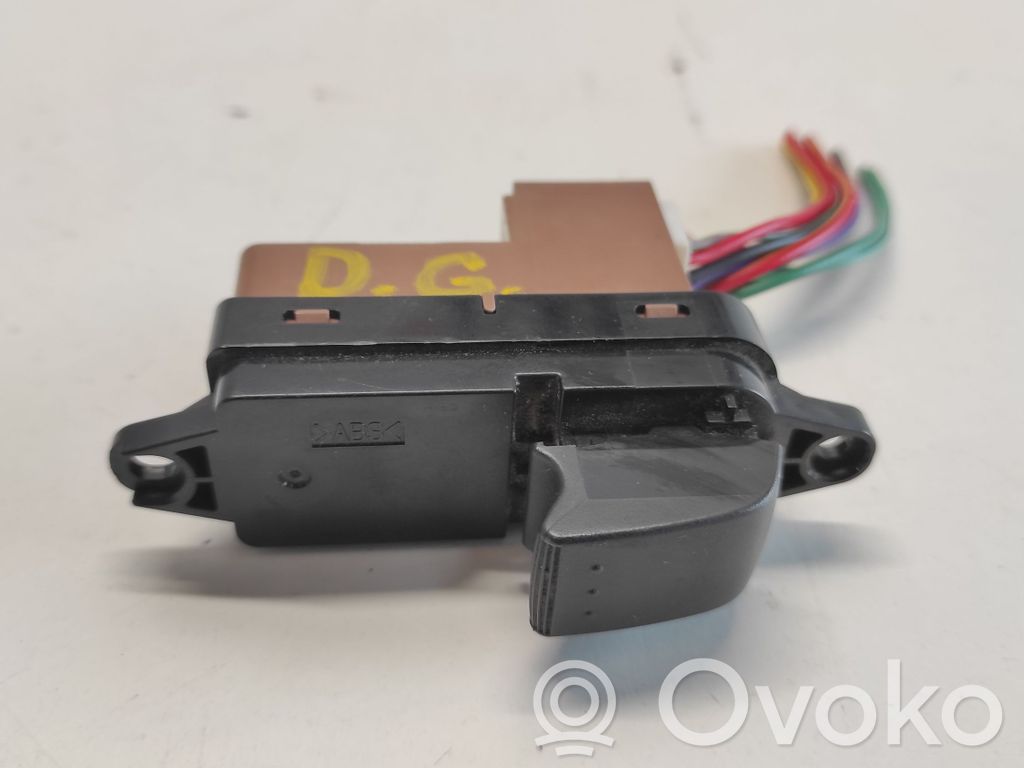 Electric window control switch   513T,GP9G66380