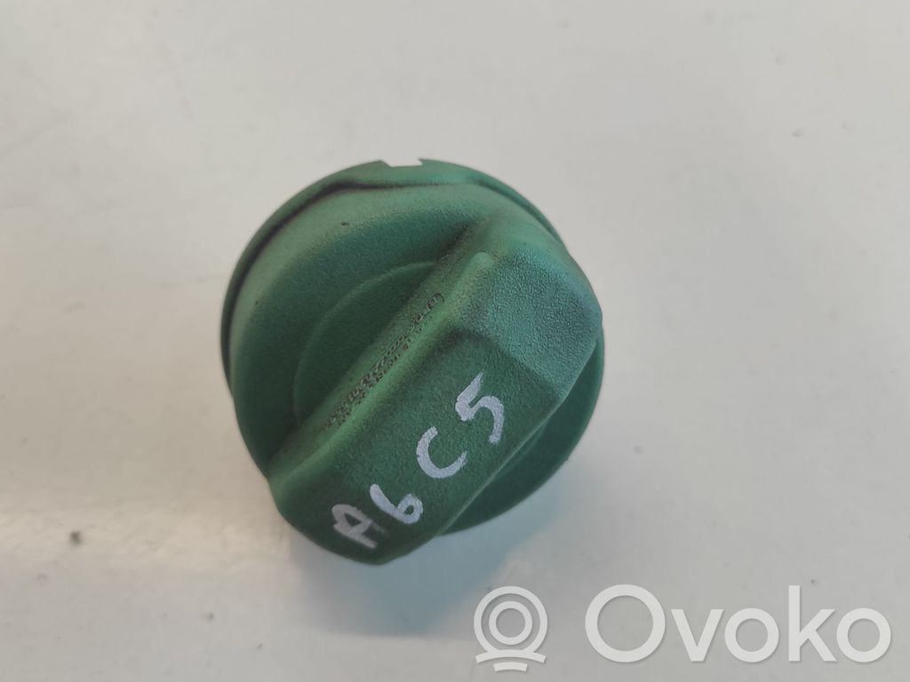 Audi A6 S6 C5 4B Fuel tank filler cap 