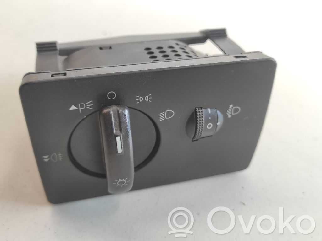 Light switch   7M5T13A024LA,04069715,070413A1