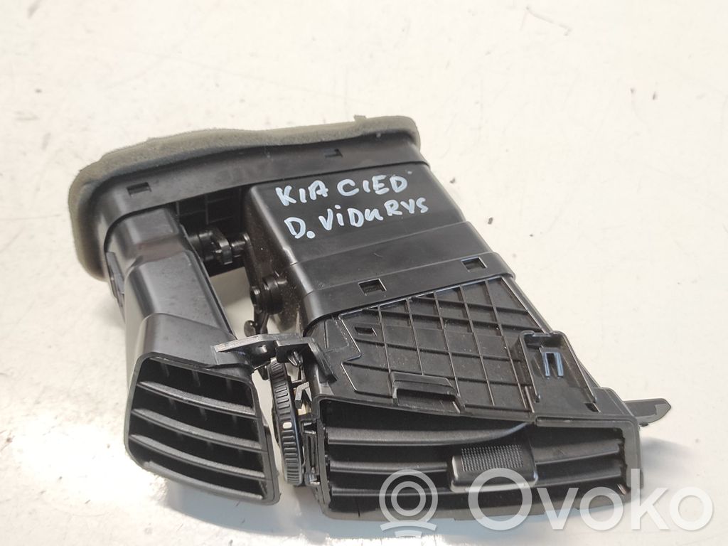 KIA Ceed Dash center air vent grill 