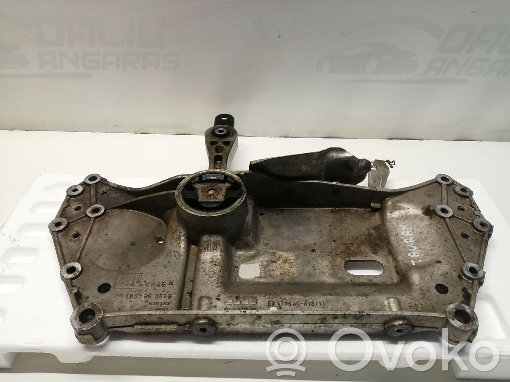 Volkswagen Touran I Front subframe 