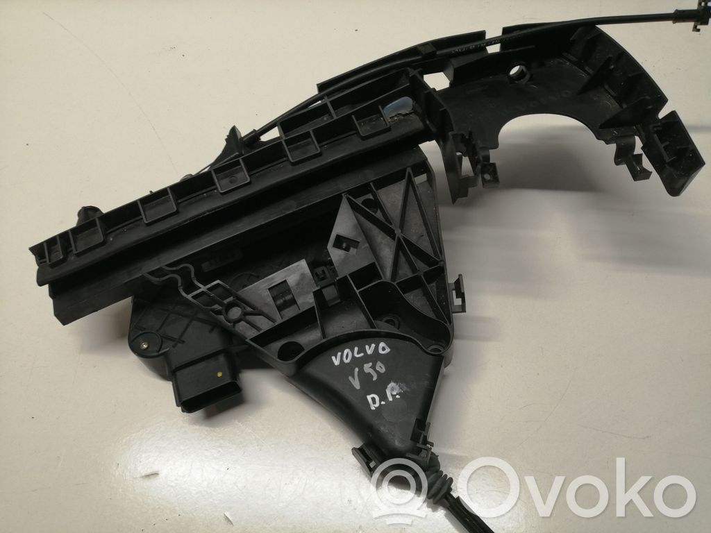Volvo V50 Front door lock 