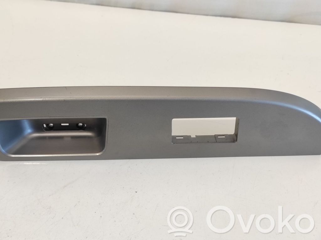 Chrysler Sebring (JS) Front door window switch trim 