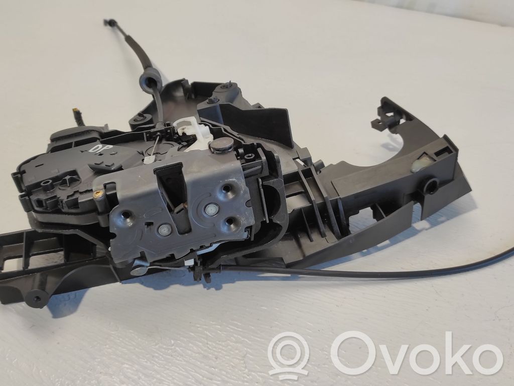 Volvo S40 Priekšpusē slēdzene 