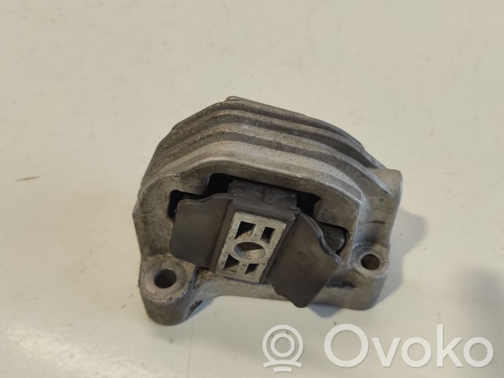 Volvo S80 Engine mount bracket 