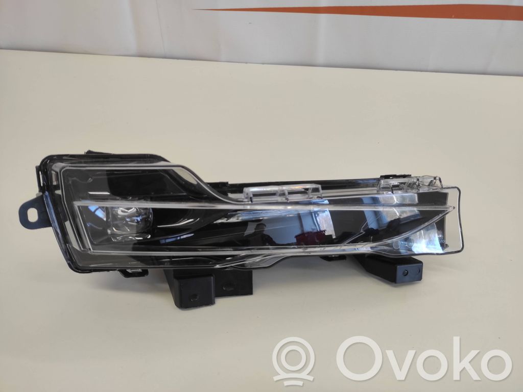 Tesla Model 3 Miglas lukturis priekšā 