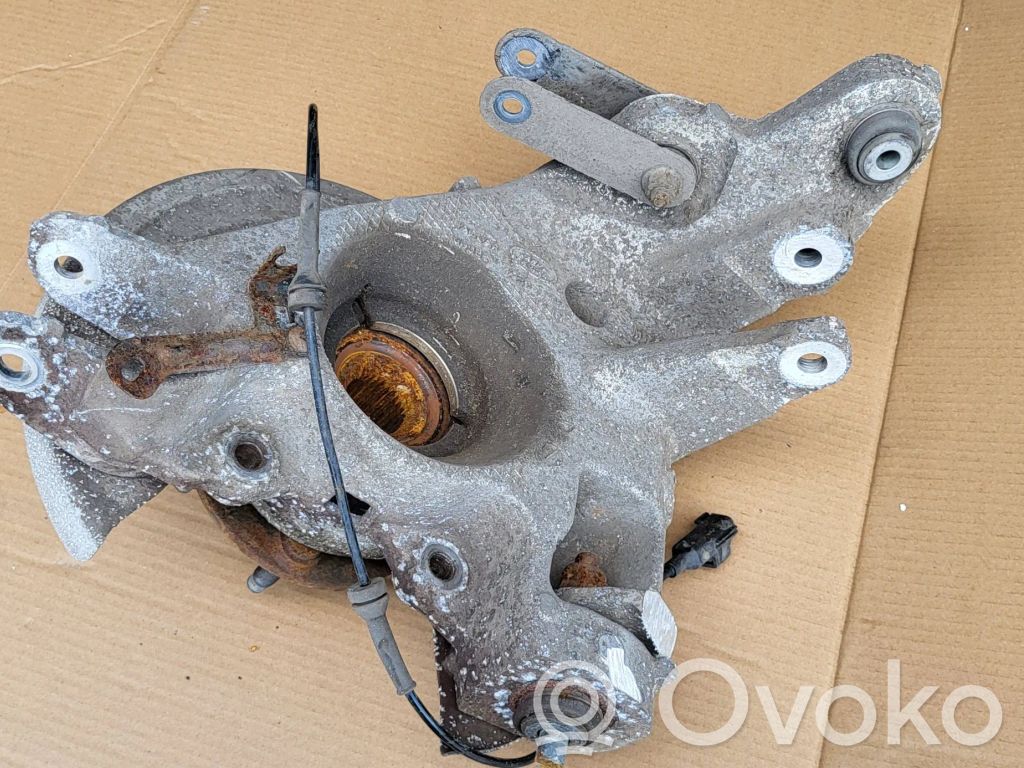Jaguar XE Cubo de rueda trasera 