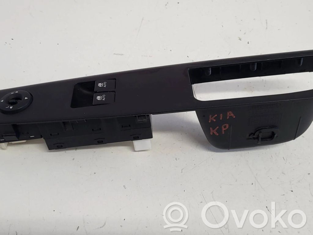 Electric window control switch   1374728,823511H110