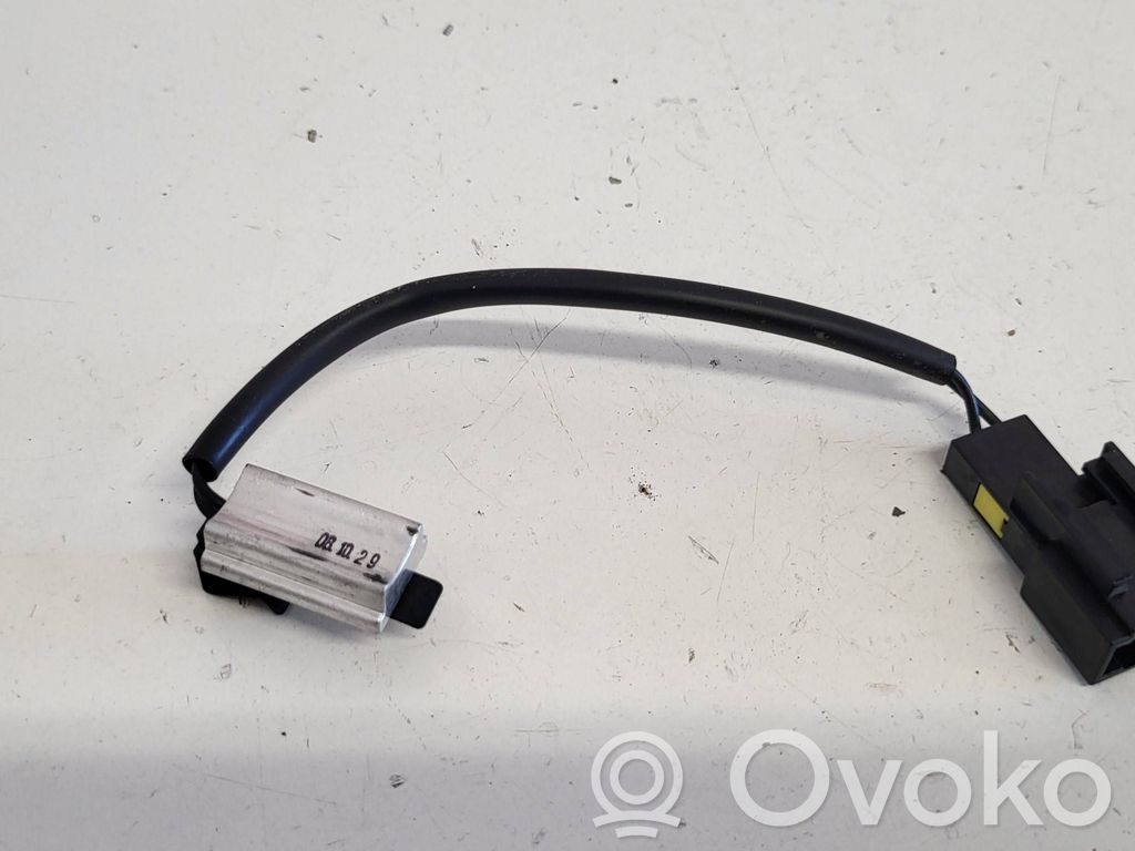 Interior temperature sensor   081029