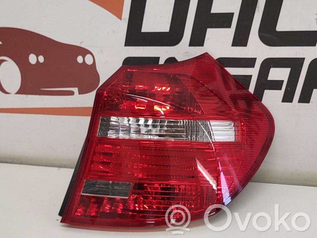 BMW 1 E81 E87 Aizmugurējais lukturis virsbūvē 