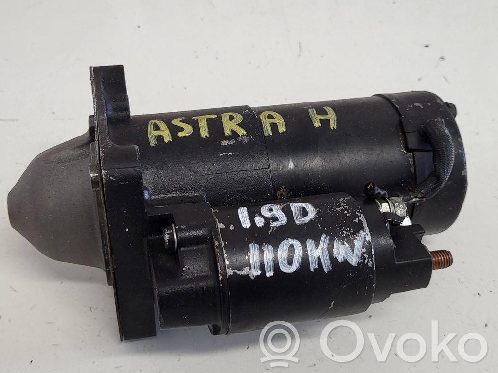 Opel Astra H Starter motor 