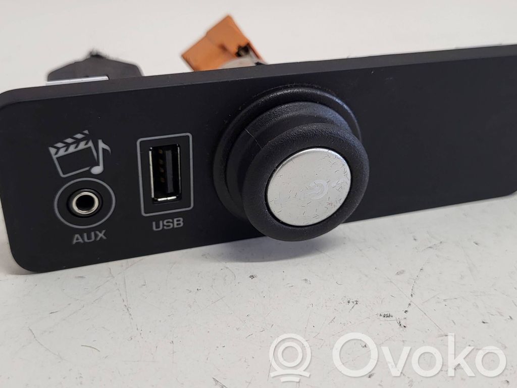 Jaguar XF X250 USB socket connector 