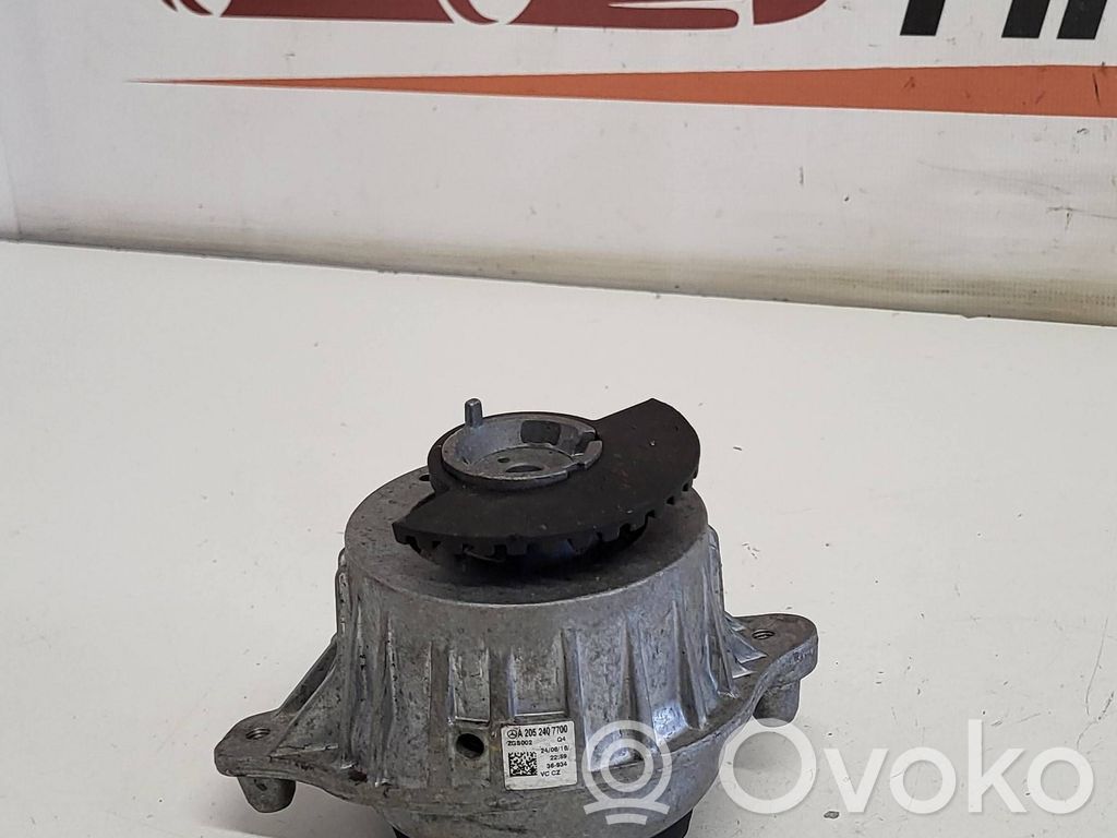Mercedes-Benz C AMG W205 Engine mount bracket 