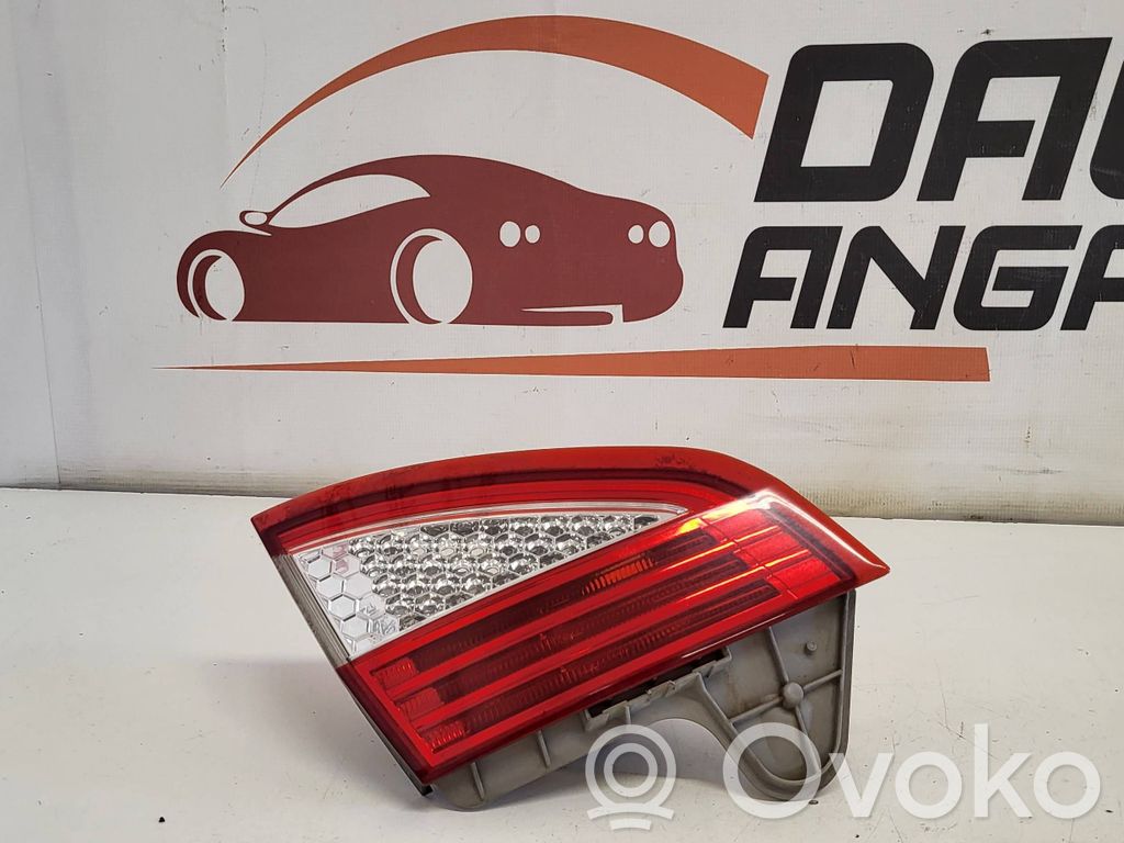 Ford Mondeo MK IV Aizmugurējais lukturis virsbūvē 