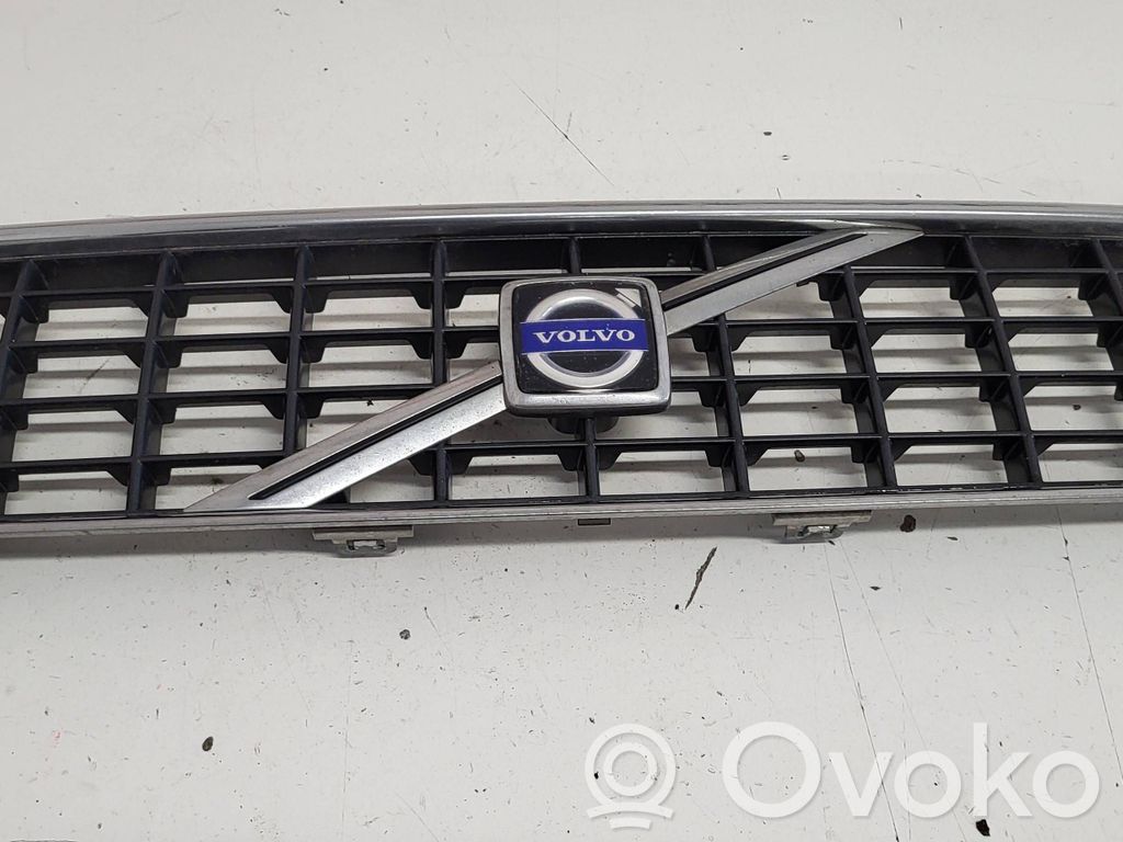 Volvo S40 Etupuskurin ylempi jäähdytinsäleikkö 