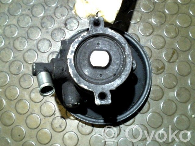 Ford Escort Ohjaustehostimen pumppu 
