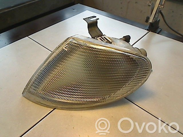 Front indicator light   1068162,7394979