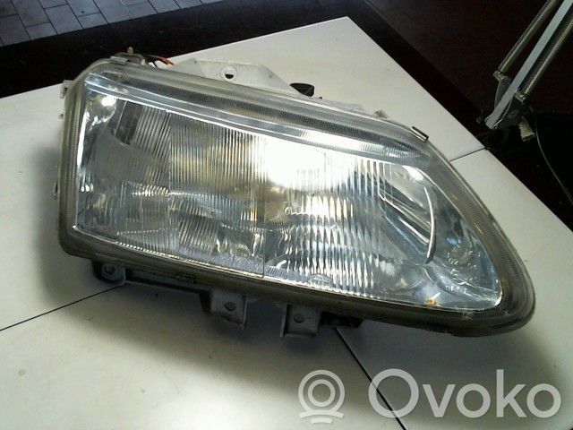 Renault Laguna I Headlight/headlamp 