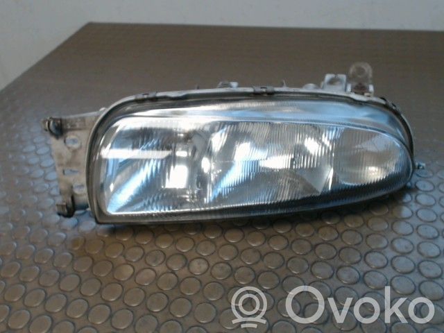 Mazda 121 SM Lampa przednia 