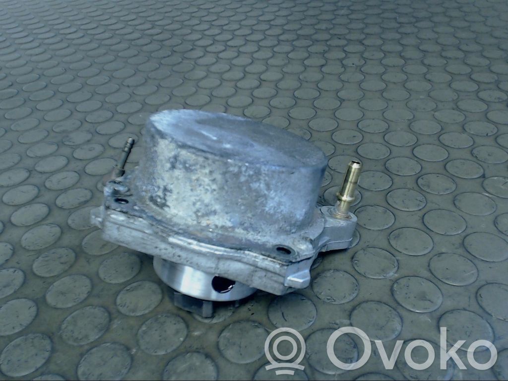 Opel Astra H Vacuum pump 