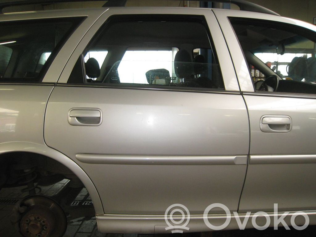 Opel Vectra B Puerta trasera 
