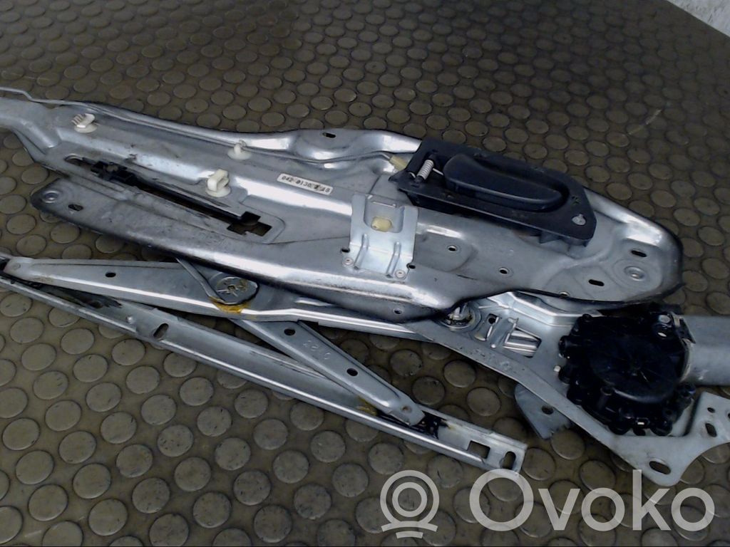 Renault Laguna I Meccanismo di sollevamento del finestrino anteriore senza motorino