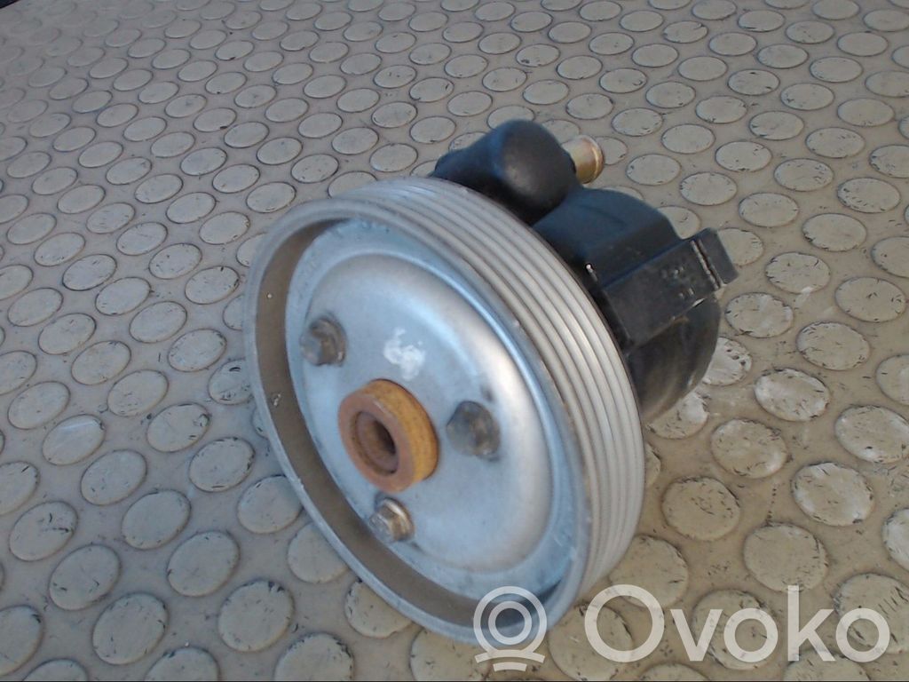 Renault Laguna I Ohjaustehostimen pumppu 