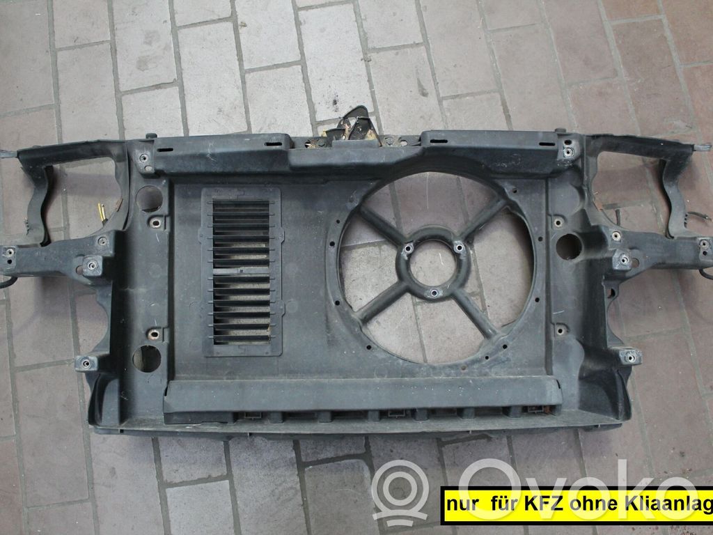 Volkswagen Golf III Staffa del pannello di supporto del radiatore parte superiore 