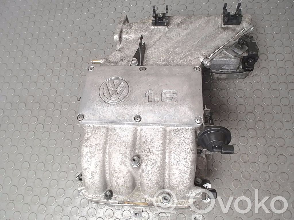 Volkswagen PASSAT B4 Collecteur d'admission 