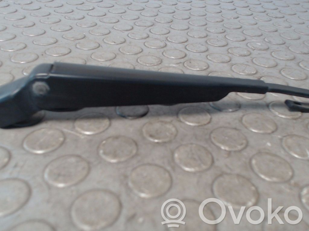 Brazo del limpiaparabrisas trasero   1578778,1255948