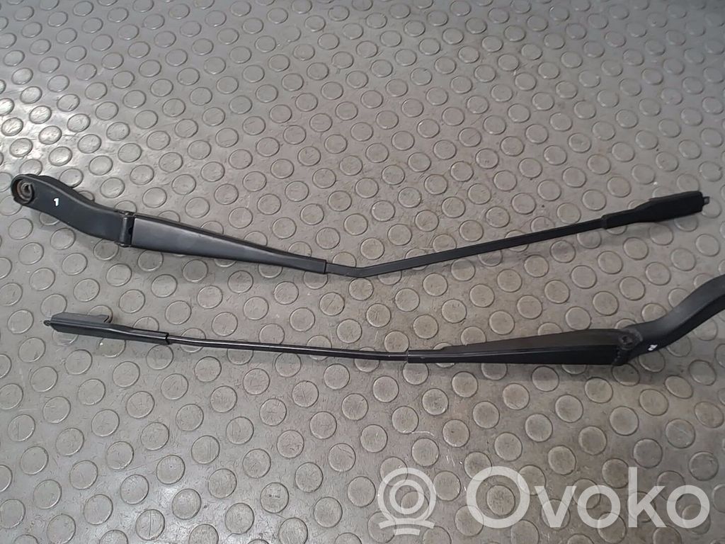 Mercedes-Benz A W169 Bras d'essuie-glace avant