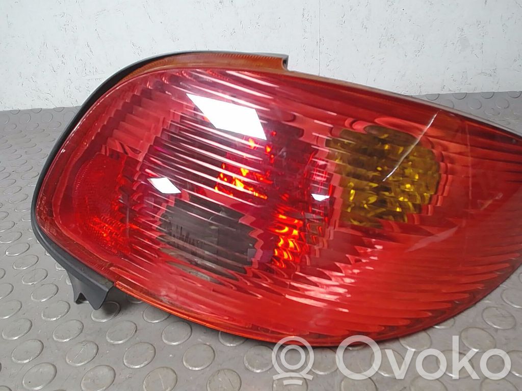 Peugeot 206 Lampă spate în caroserie 