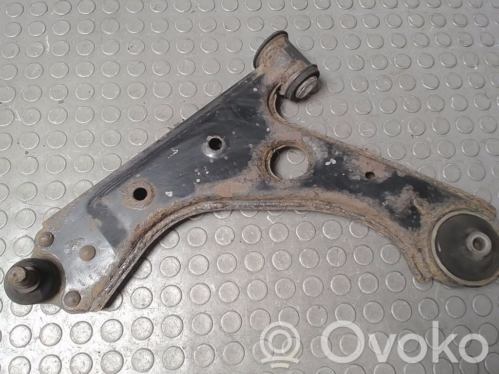 Opel Corsa D Dolny wahacz przedni 
