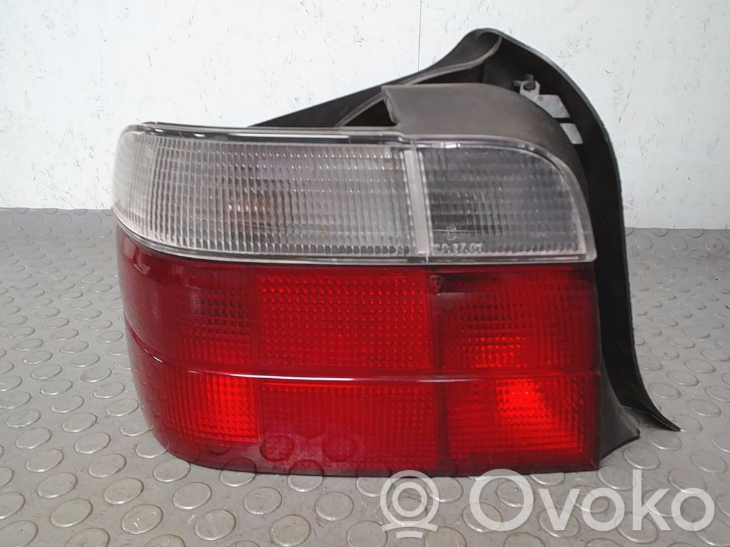 BMW 3 E36 Galinis žibintas kėbule 