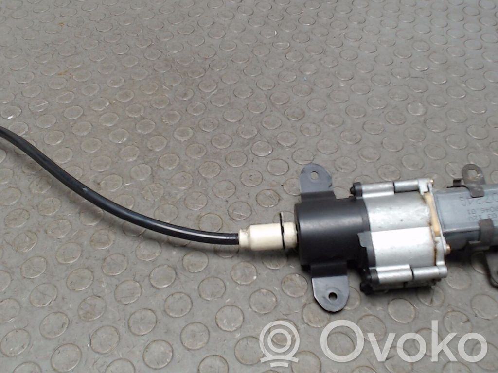 Motor de la puerta corredera   7746804601