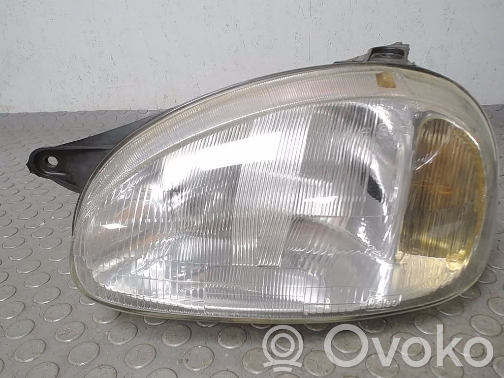 Opel Corsa B Faro/fanale 