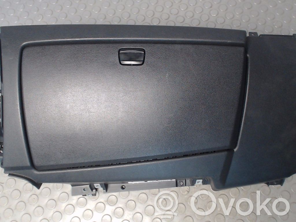 BMW 1 E81 E87 Daiktadėžės (bordačioko) komplektas 