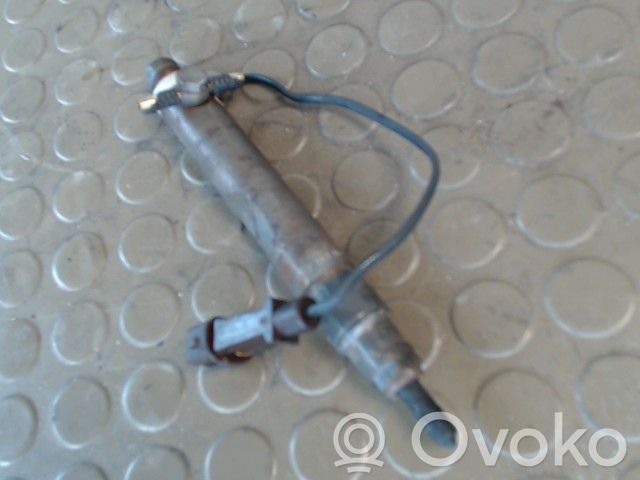 Volkswagen PASSAT B5 Polttoainesuutin 