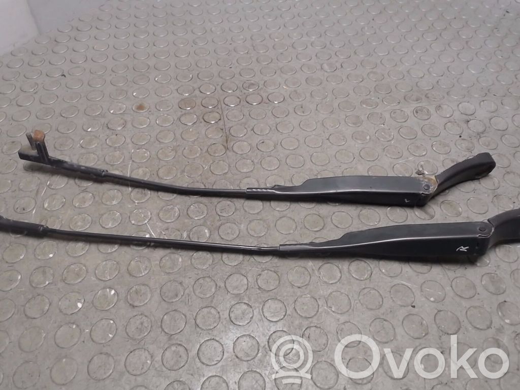 Volkswagen PASSAT B5.5 Wischerarm vorne 