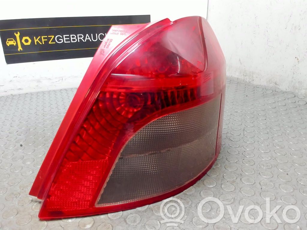 Toyota Yaris Luci posteriori