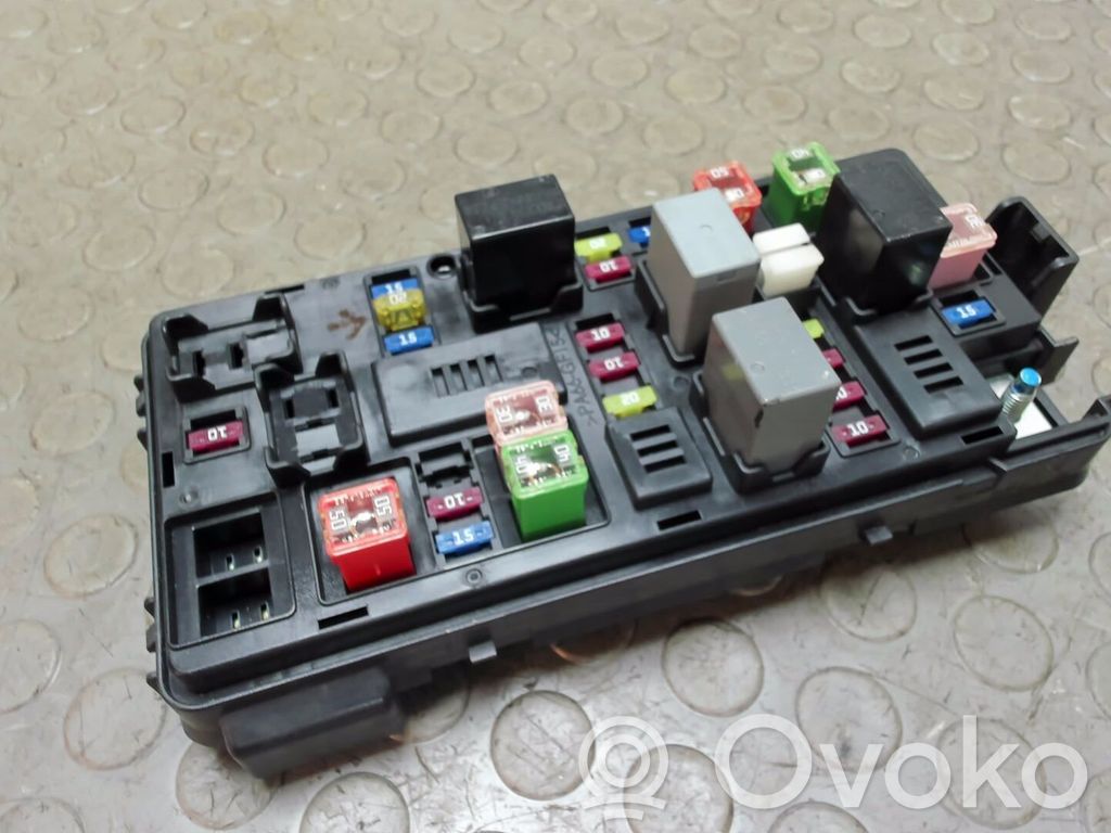 Chevrolet Spark Relay mounting block 