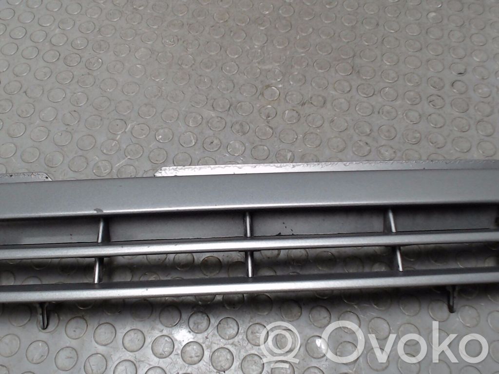 Opel Vectra A Etusäleikkö 
