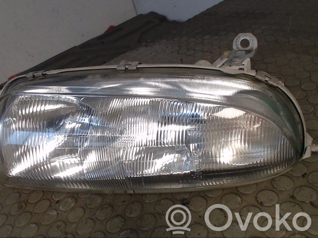 Mazda 121 SM Lampa przednia 