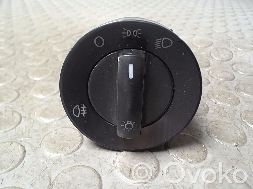 Volkswagen Polo IV 9N3 Light switch 