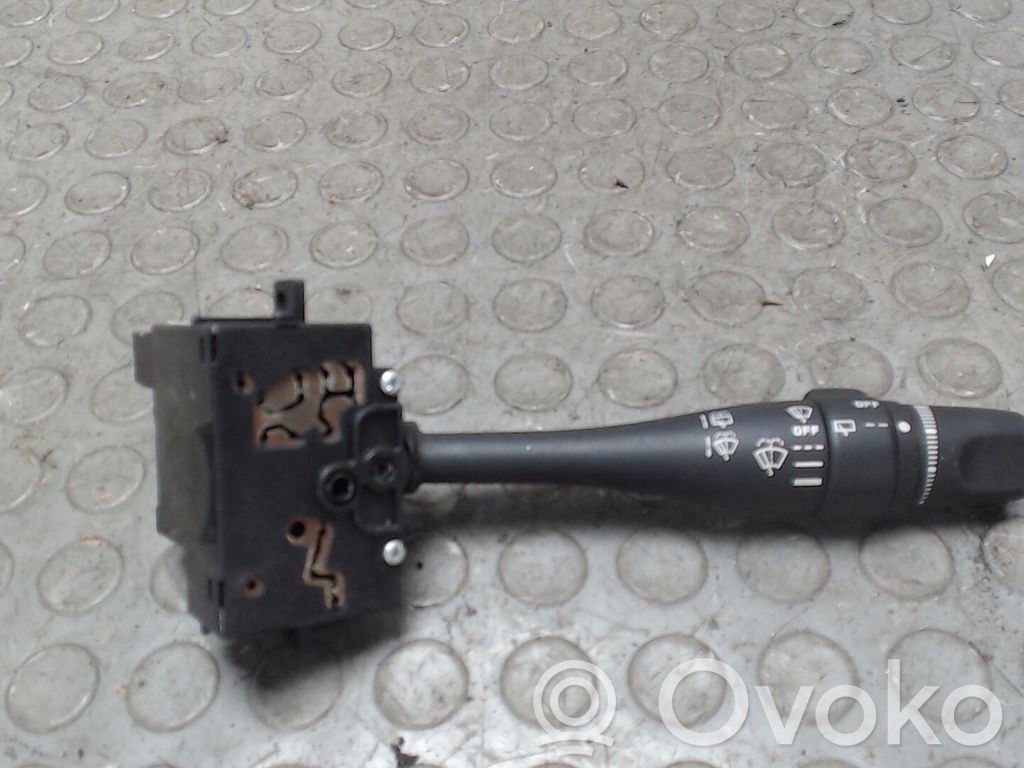 Nissan Primera Pyyhkijän vipu 