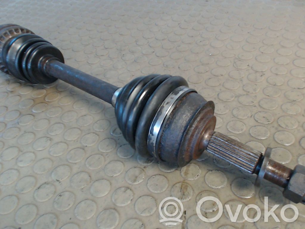 Opel Astra F Etuvetoakseli 