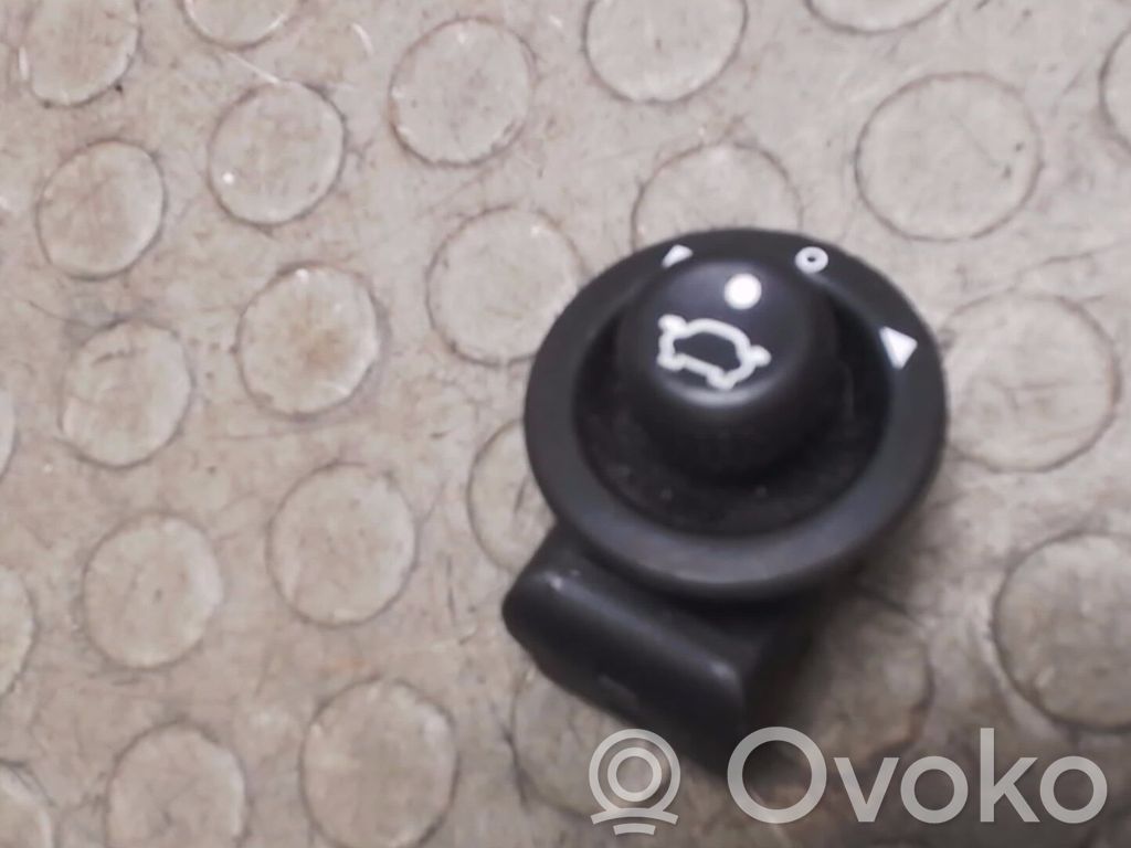 Ford Fiesta Sivupeilin kytkin 